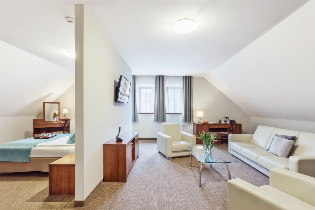 Hotel Modrzewiowy Dwor Γκλίβιτσε Εξωτερικό φωτογραφία